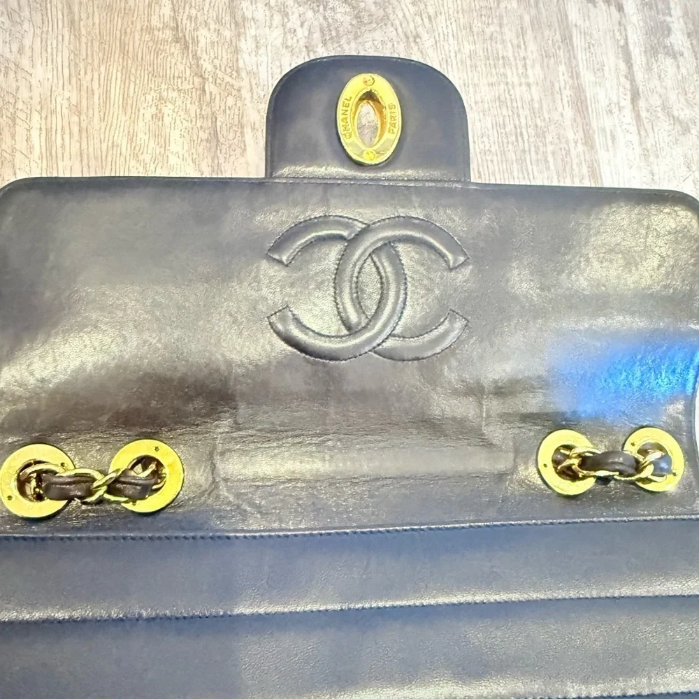 Chanel *RARE* Madamoiselle Jumbo Bag Black Leather Bag 24krt Gold Chain